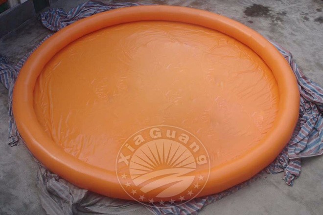 橙色充气沙池